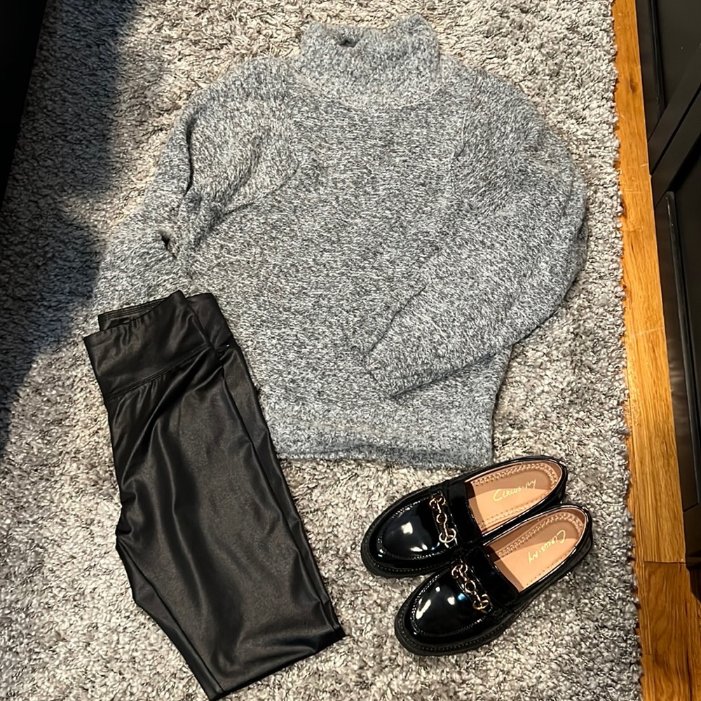 Universal Thread Grey Sweater • XS
